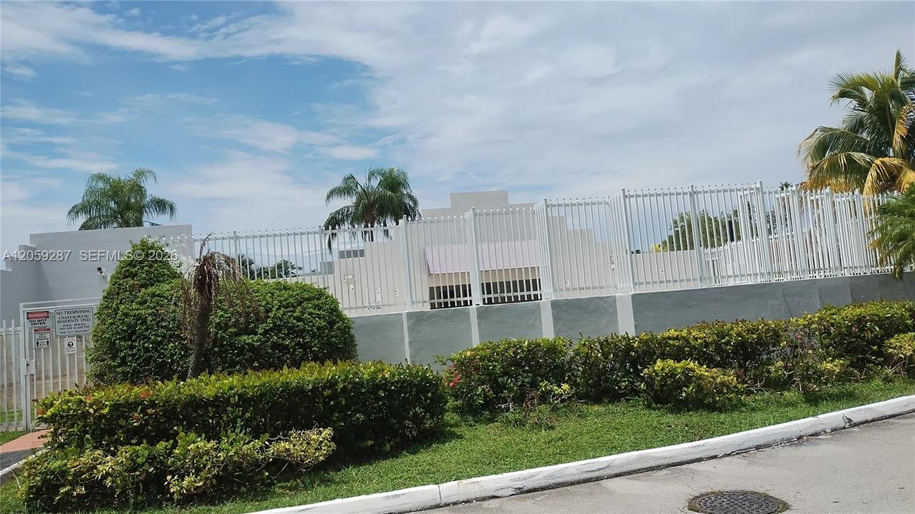 На продажу: $329,900 (2 спален, 2 ванн, 980 Квадратных фут)