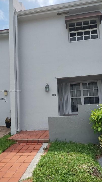 На продажу: $329,900 (2 спален, 2 ванн, 980 Квадратных фут)