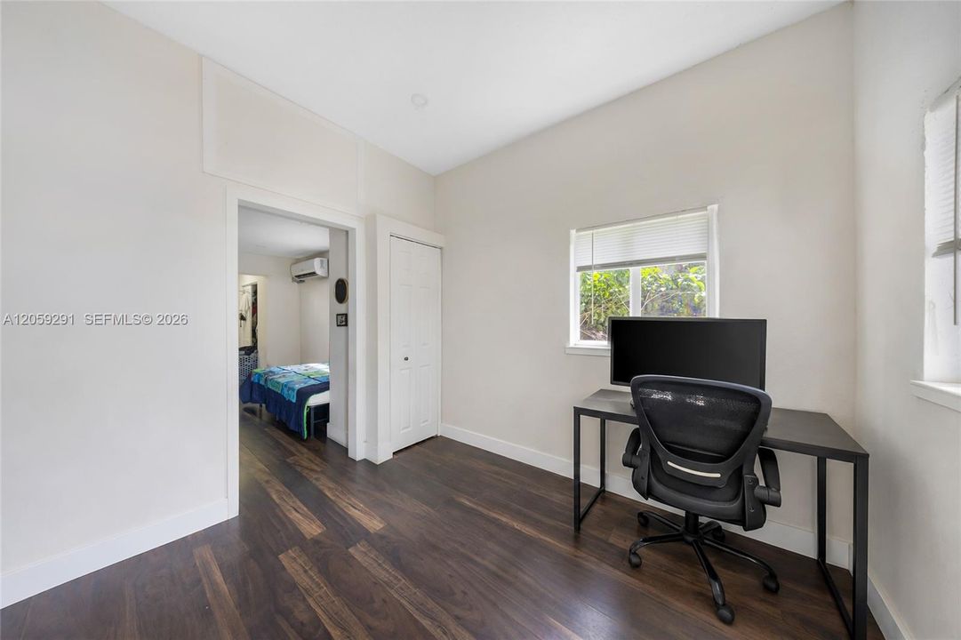 En Venta: $690,000 (4 camas, 3 baños, 1914 Pies cuadrados)
