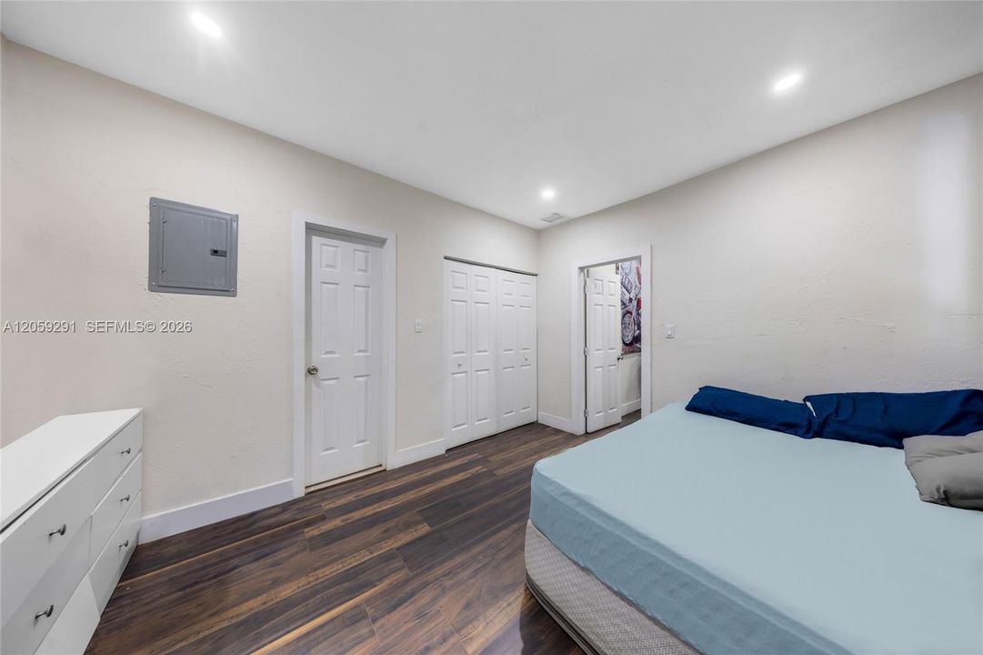 En Venta: $690,000 (4 camas, 3 baños, 1914 Pies cuadrados)