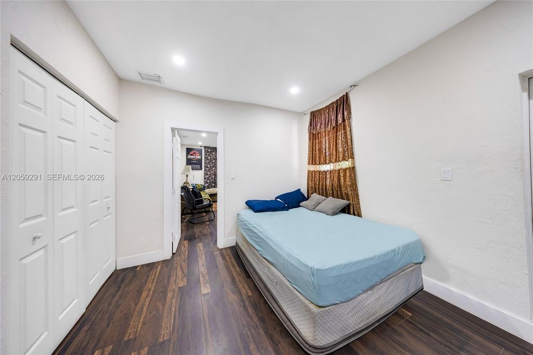 En Venta: $690,000 (4 camas, 3 baños, 1914 Pies cuadrados)