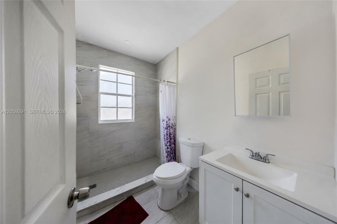 En Venta: $690,000 (4 camas, 3 baños, 1914 Pies cuadrados)