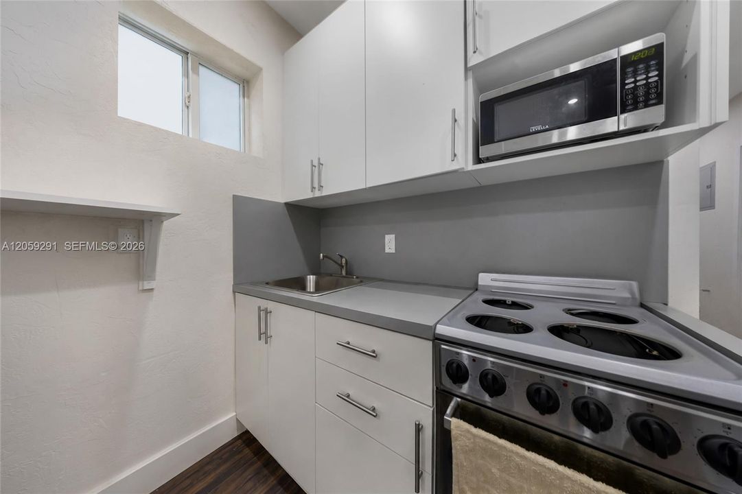 En Venta: $690,000 (4 camas, 3 baños, 1914 Pies cuadrados)
