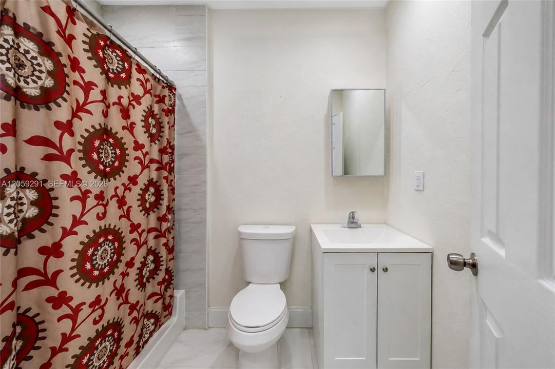 En Venta: $690,000 (4 camas, 3 baños, 1914 Pies cuadrados)