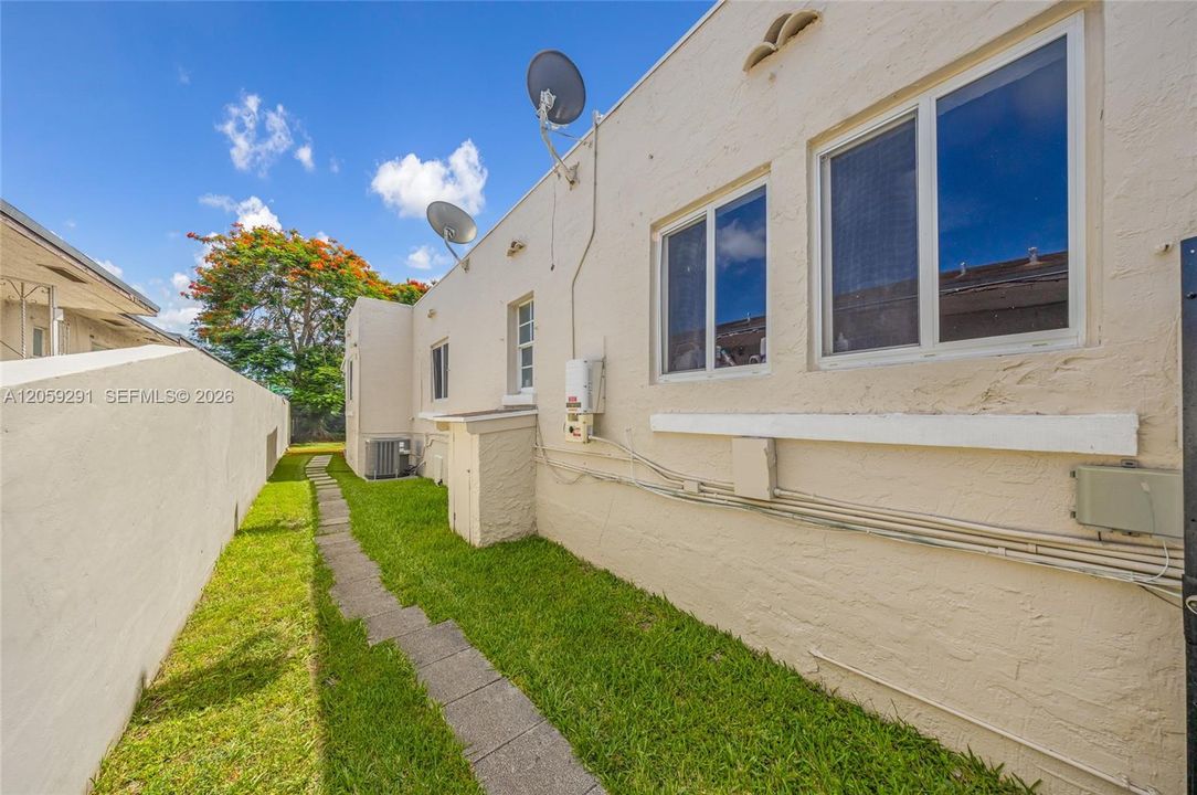 En Venta: $690,000 (4 camas, 3 baños, 1914 Pies cuadrados)