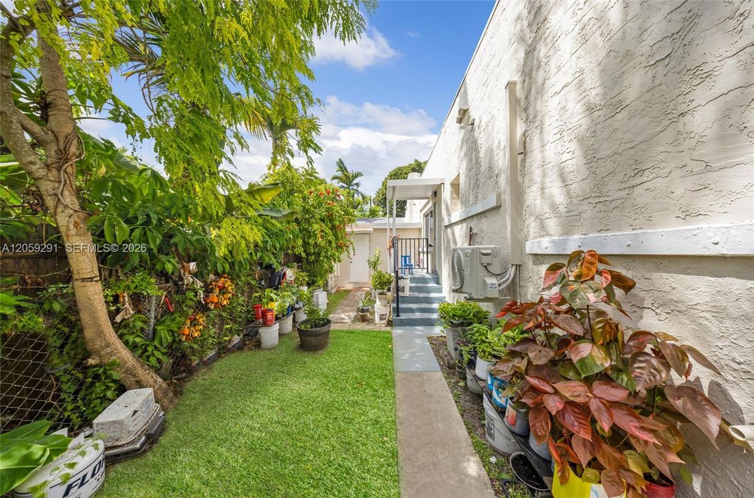 En Venta: $690,000 (4 camas, 3 baños, 1914 Pies cuadrados)