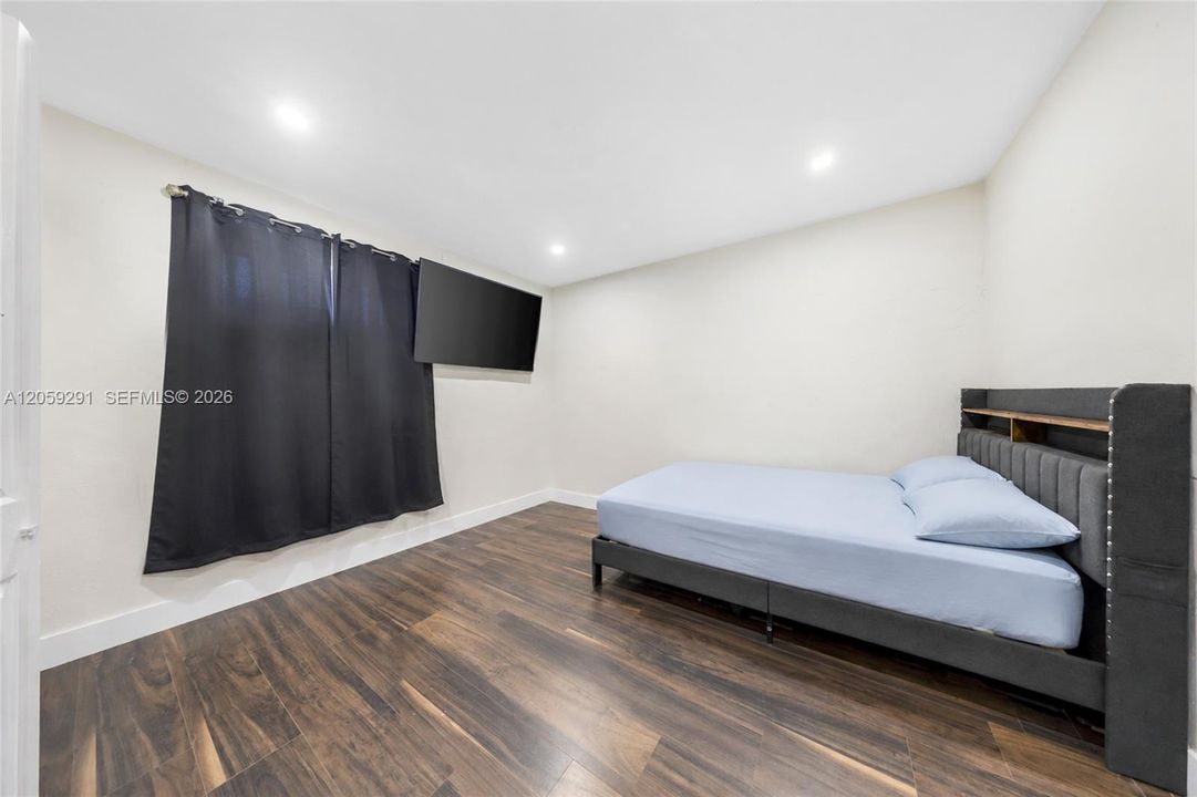 En Venta: $690,000 (4 camas, 3 baños, 1914 Pies cuadrados)