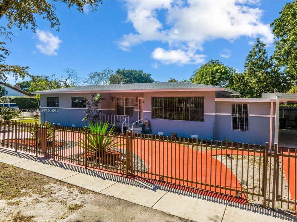 Activo con contrato: $525,000 (3 camas, 2 baños, 1415 Pies cuadrados)