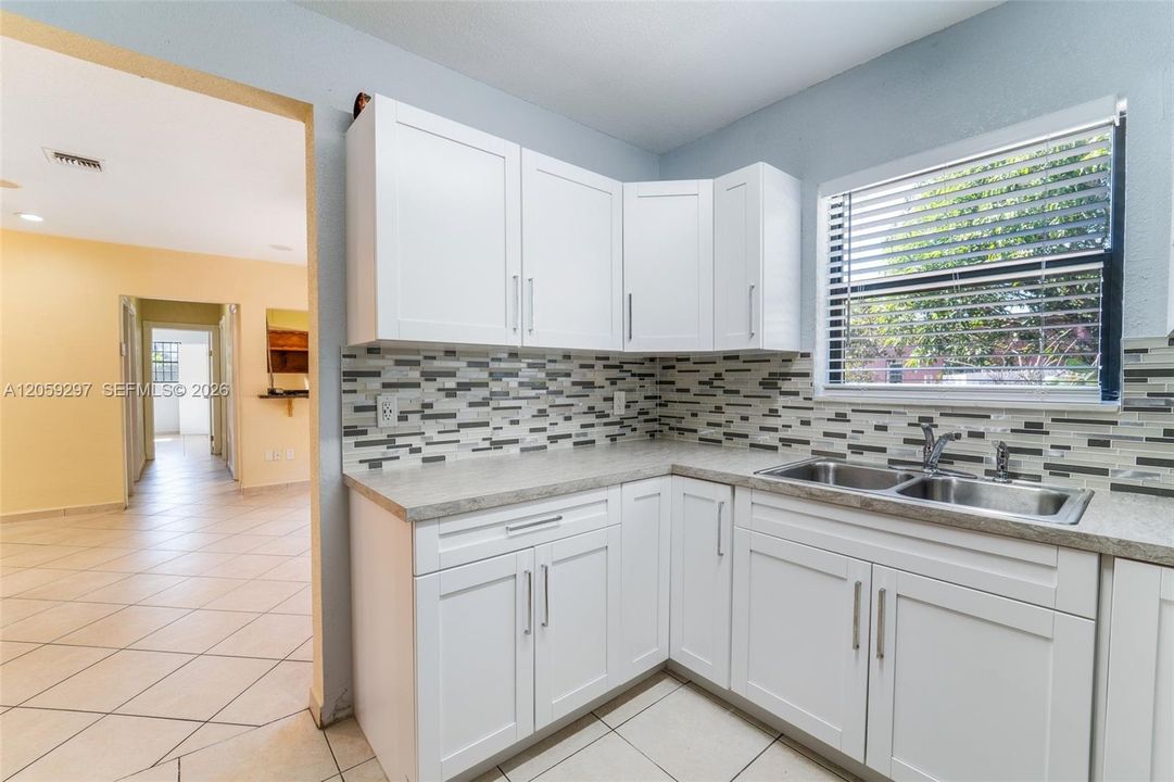 Activo con contrato: $525,000 (3 camas, 2 baños, 1415 Pies cuadrados)