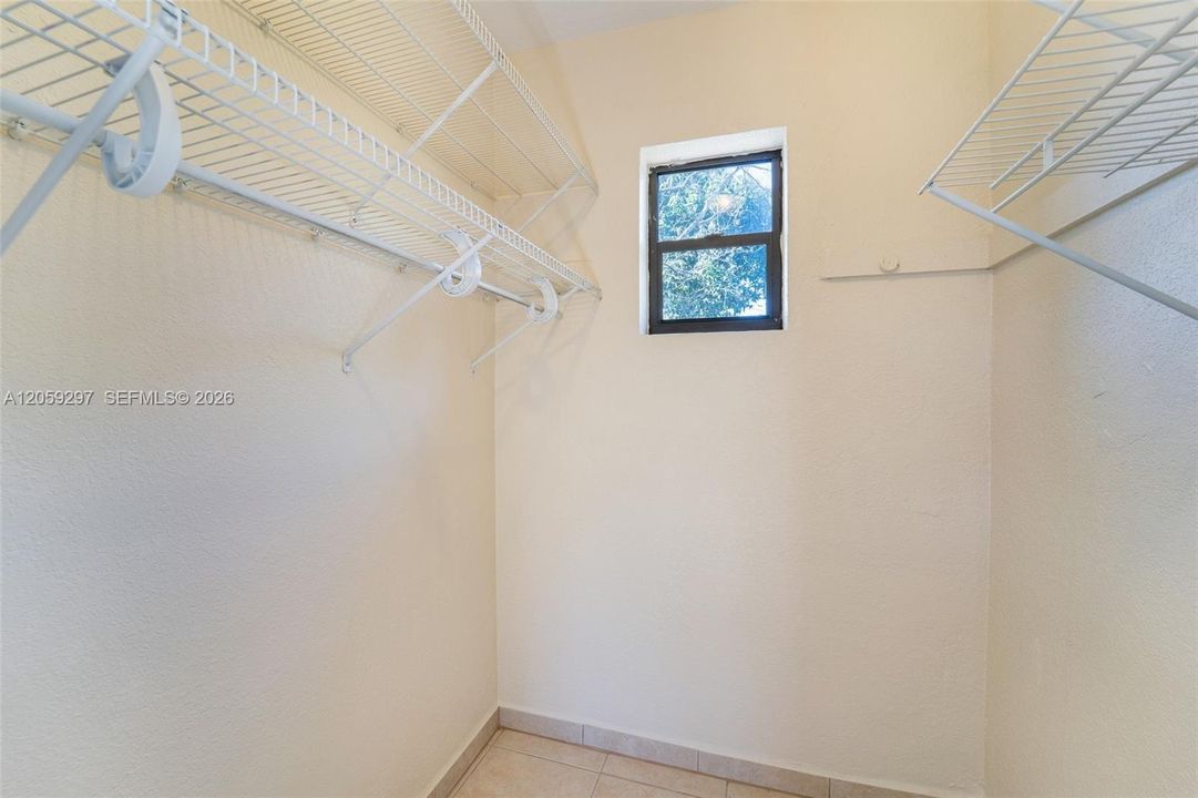 Activo con contrato: $525,000 (3 camas, 2 baños, 1415 Pies cuadrados)