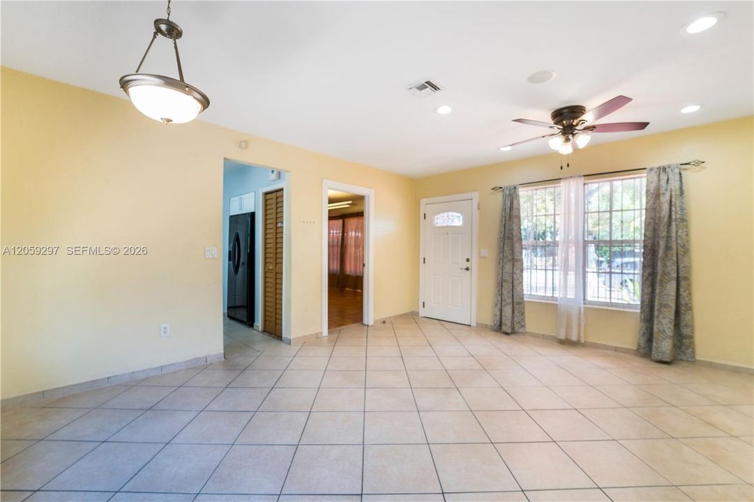 Activo con contrato: $525,000 (3 camas, 2 baños, 1415 Pies cuadrados)