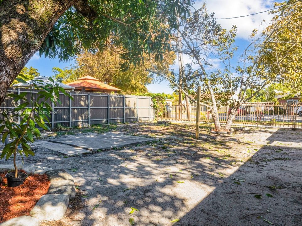 Activo con contrato: $525,000 (3 camas, 2 baños, 1415 Pies cuadrados)