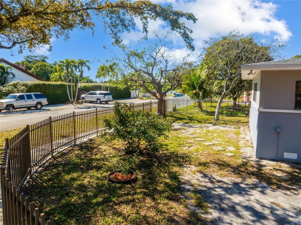 Activo con contrato: $525,000 (3 camas, 2 baños, 1415 Pies cuadrados)