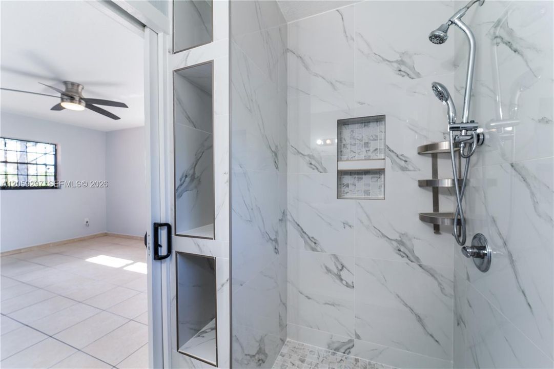 Activo con contrato: $525,000 (3 camas, 2 baños, 1415 Pies cuadrados)