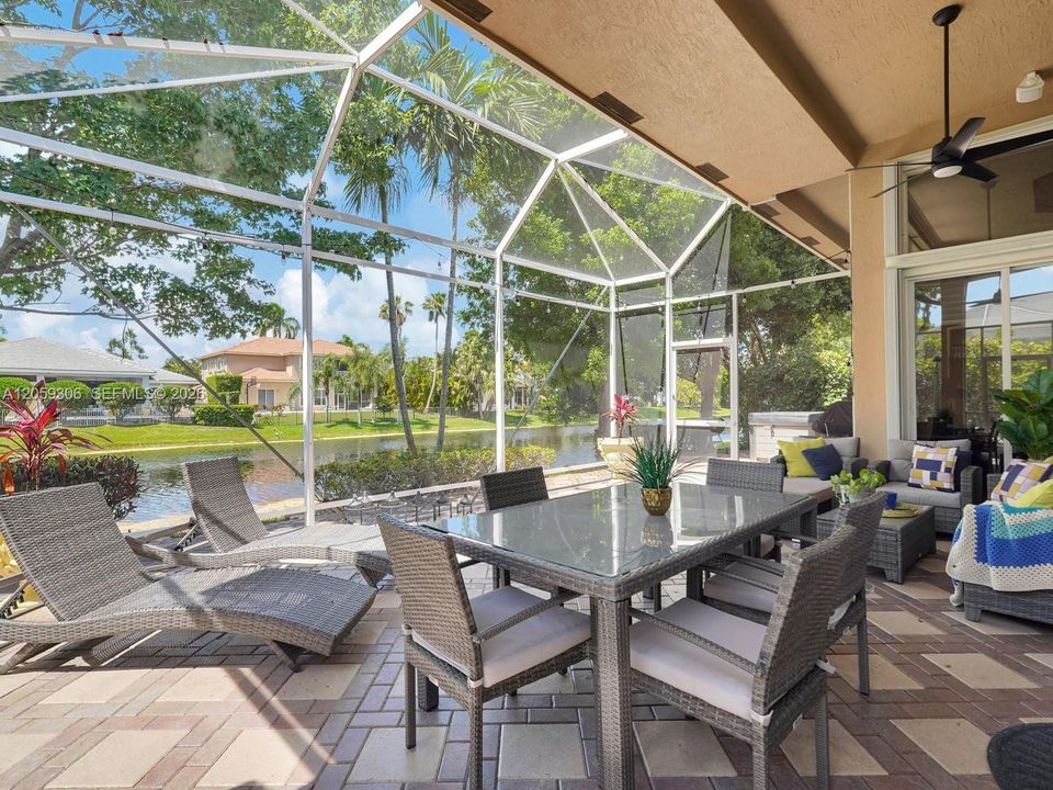 Relaxing Screened in Patio