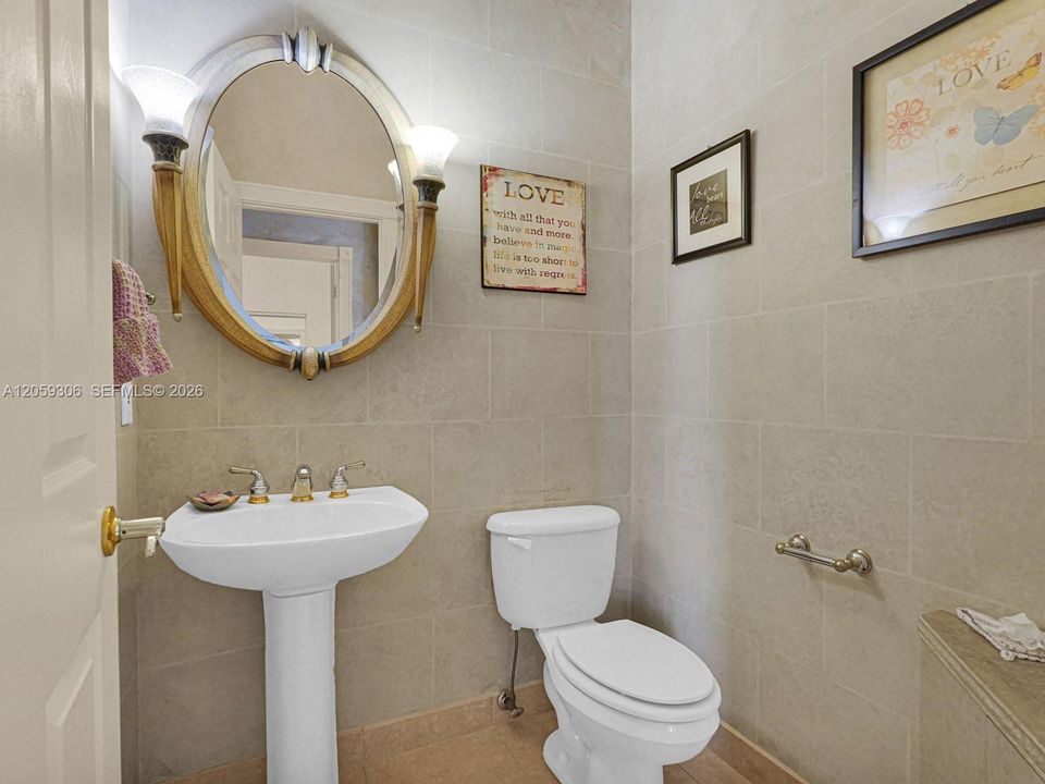 1/2 Bathroom
