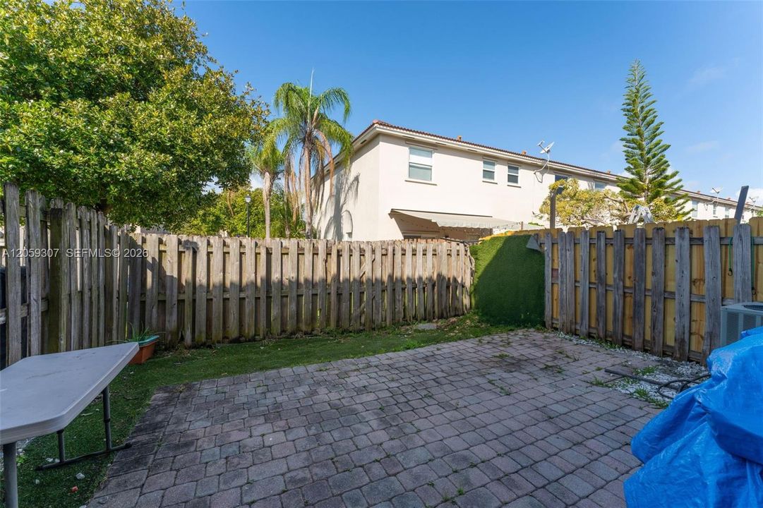 На продажу: $455,000 (3 спален, 2 ванн, 1747 Квадратных фут)