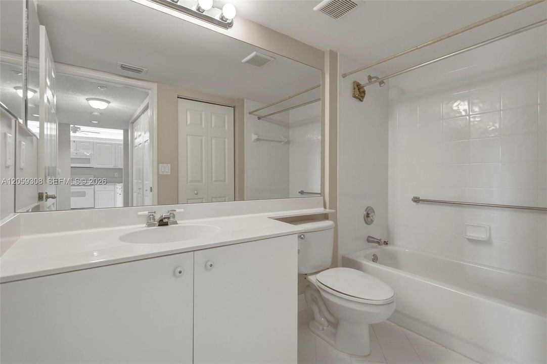 На продажу: $174,999 (2 спален, 2 ванн, 1275 Квадратных фут)
