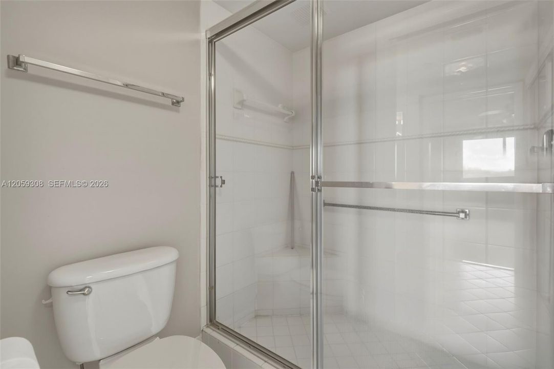 На продажу: $174,999 (2 спален, 2 ванн, 1275 Квадратных фут)