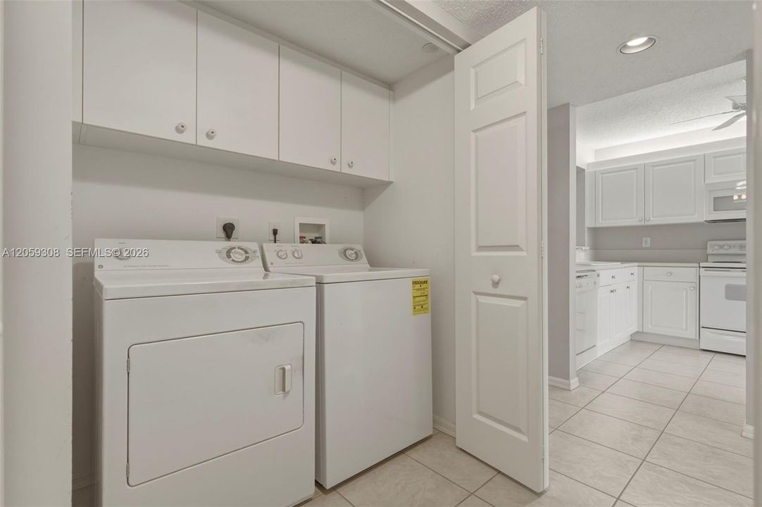 На продажу: $174,999 (2 спален, 2 ванн, 1275 Квадратных фут)