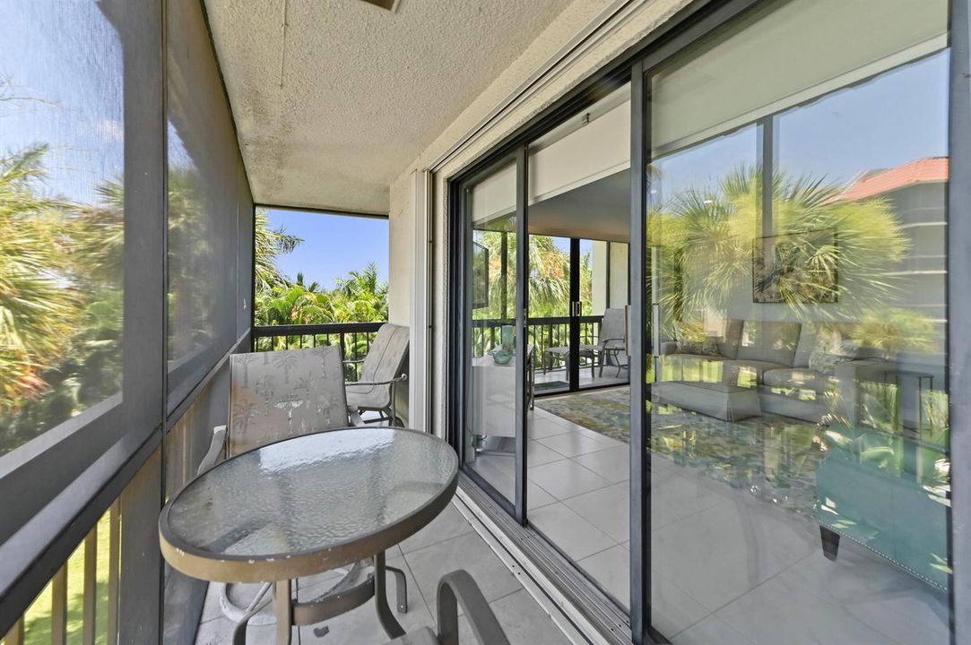 29 Balcony 06