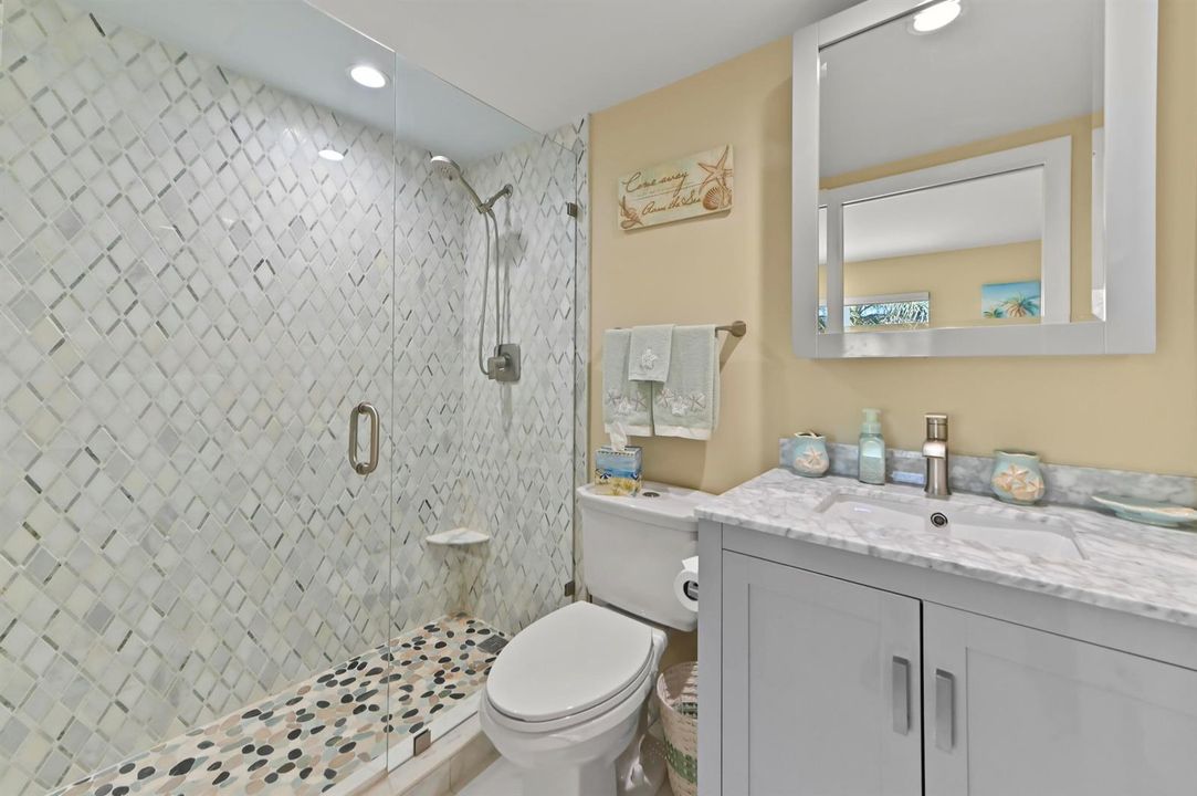 16 Bathroom 01