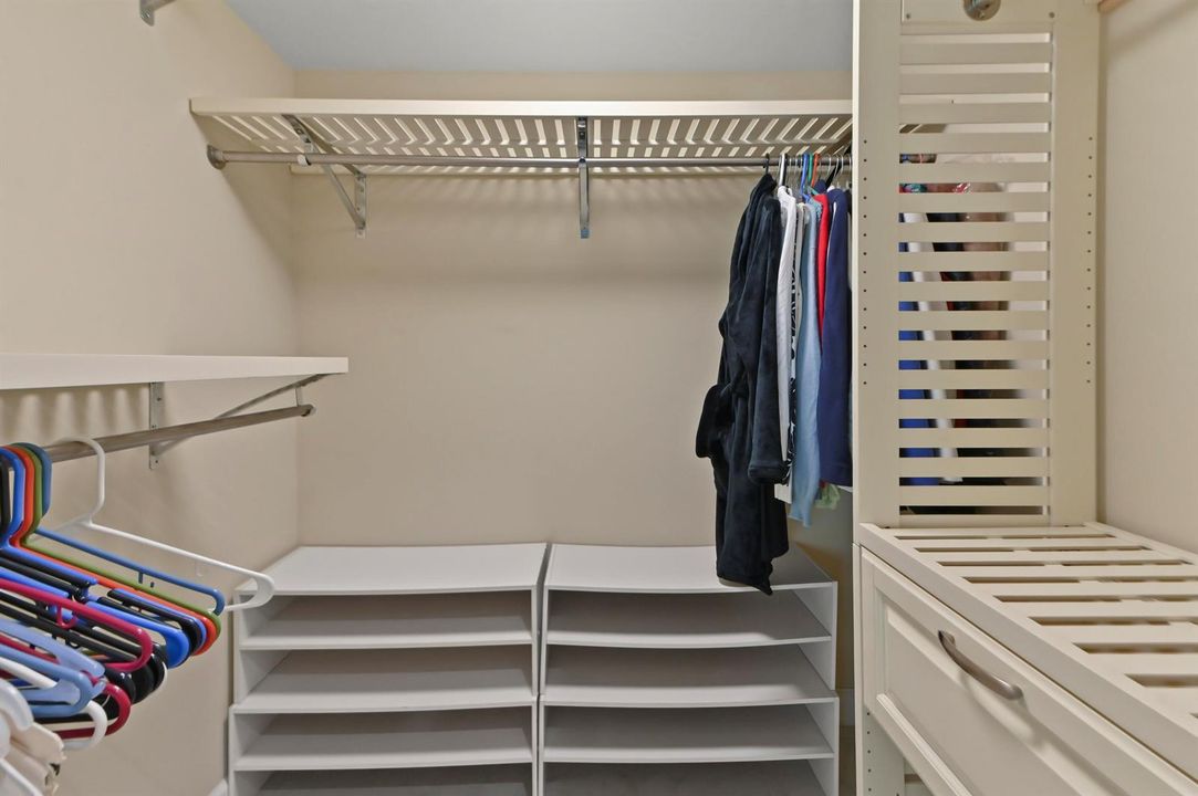 18 Closet 01