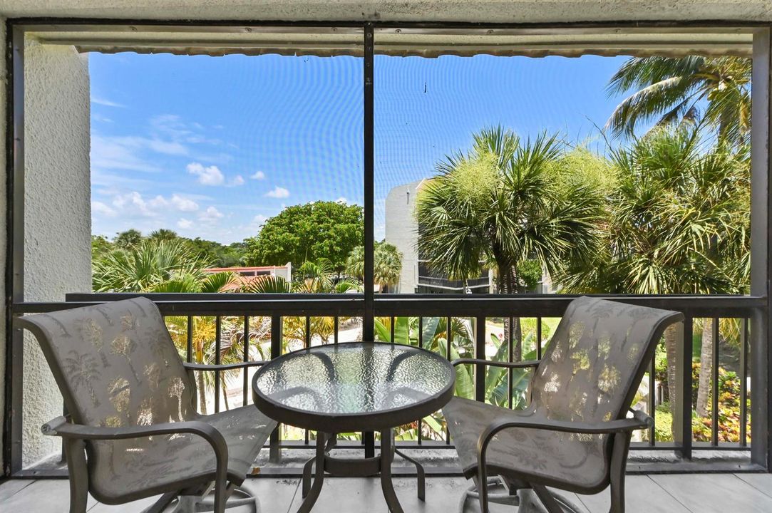27 Balcony 04