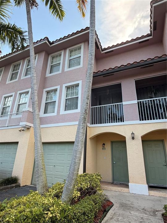 For Rent: $2,500 (3 beds, 2 baths, 1450 Square Feet)
