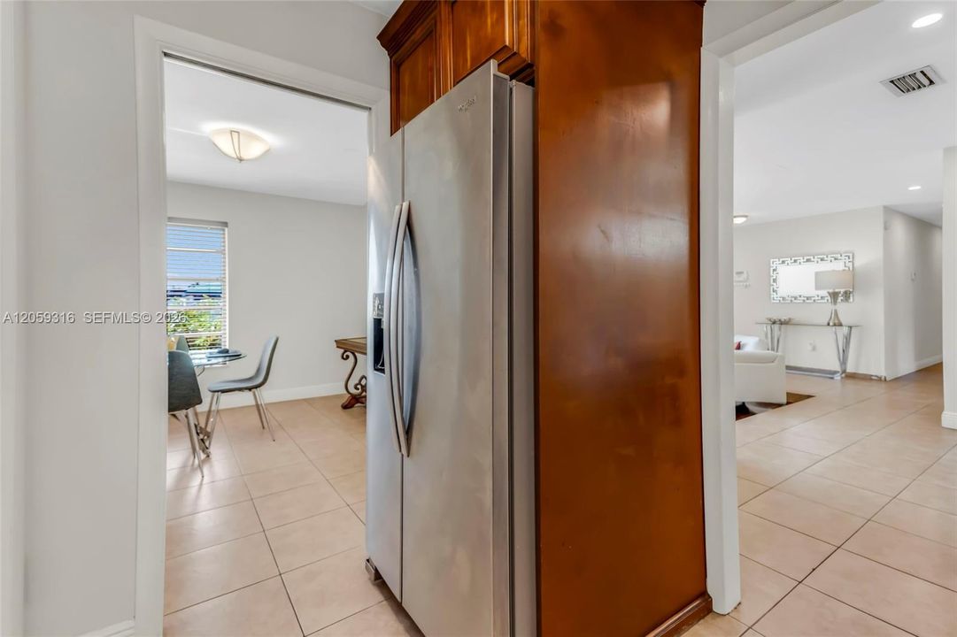 На продажу: $789,900 (4 спален, 3 ванн, 2334 Квадратных фут)