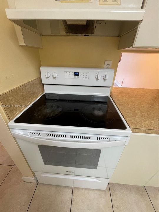 В аренду: $2,300 (2 спален, 2 ванн, 1140 Квадратных фут)