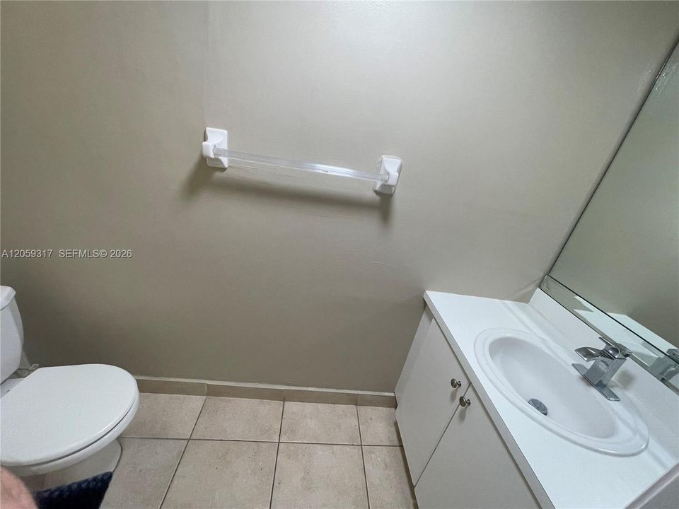 В аренду: $2,300 (2 спален, 2 ванн, 1140 Квадратных фут)