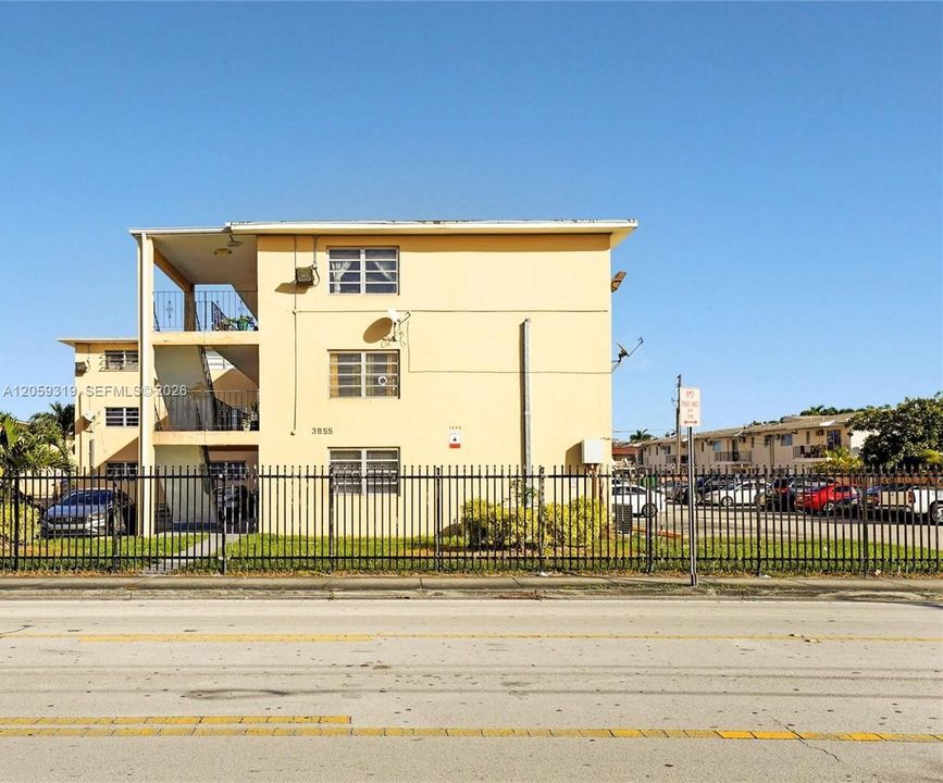 For Sale: $204,999 (1 beds, 1 baths, 542 Square Feet)