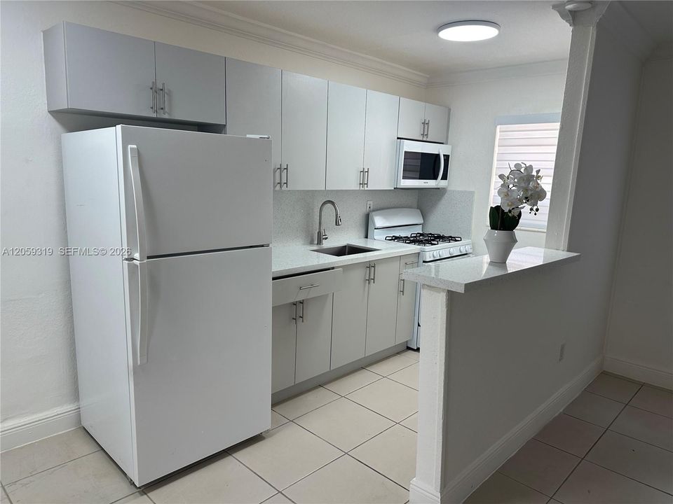 For Sale: $204,999 (1 beds, 1 baths, 542 Square Feet)