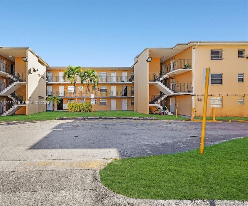 For Sale: $204,999 (1 beds, 1 baths, 542 Square Feet)