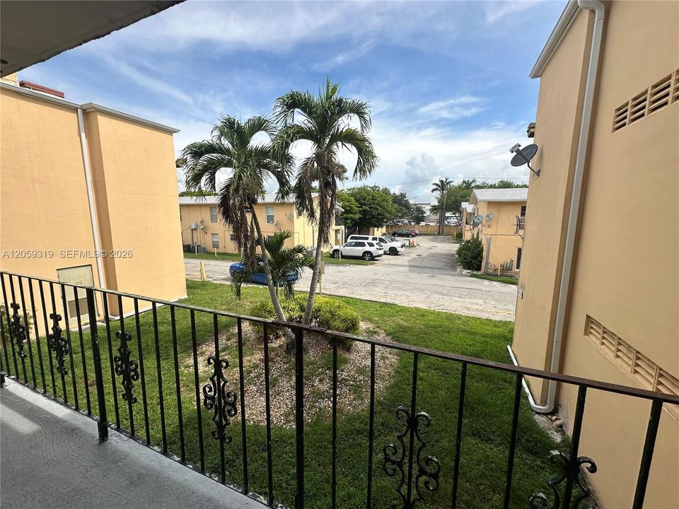 For Sale: $204,999 (1 beds, 1 baths, 542 Square Feet)