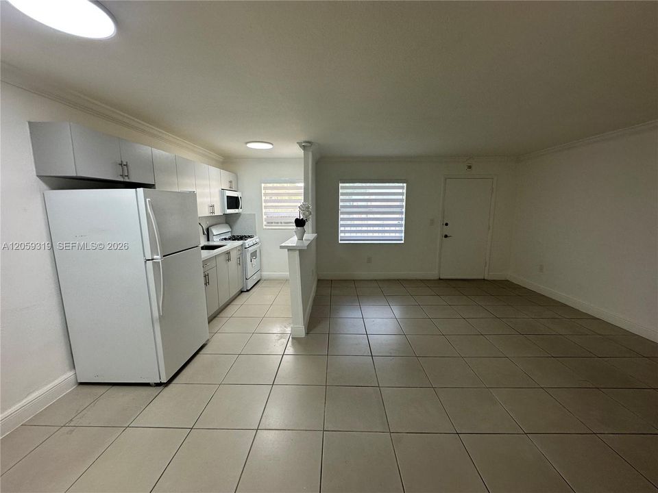 For Sale: $204,999 (1 beds, 1 baths, 542 Square Feet)
