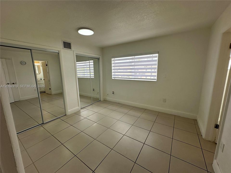 For Sale: $204,999 (1 beds, 1 baths, 542 Square Feet)