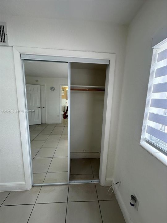 For Sale: $204,999 (1 beds, 1 baths, 542 Square Feet)