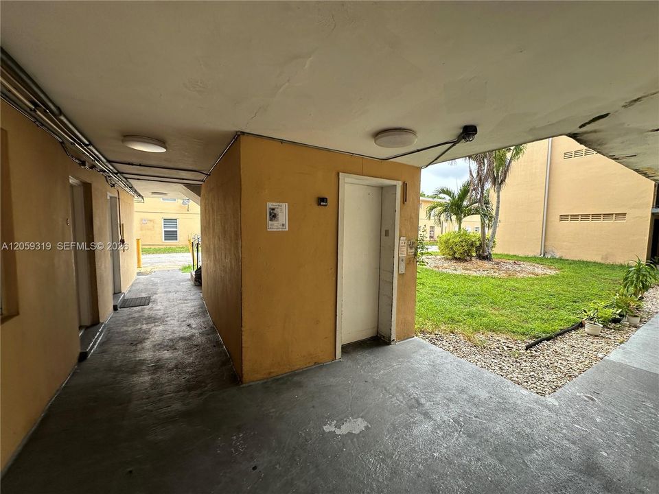 For Sale: $204,999 (1 beds, 1 baths, 542 Square Feet)