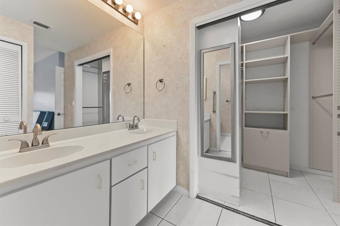 26 Bathroom 05