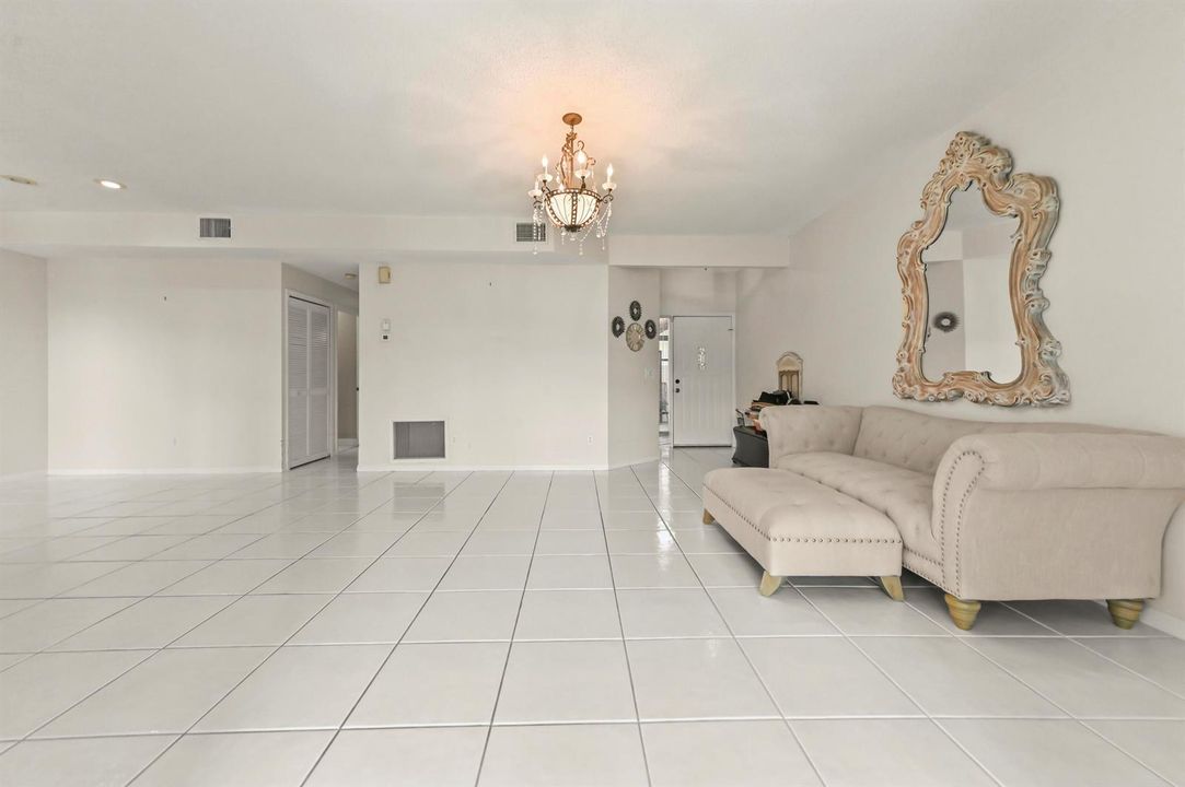 08 Living Room 03