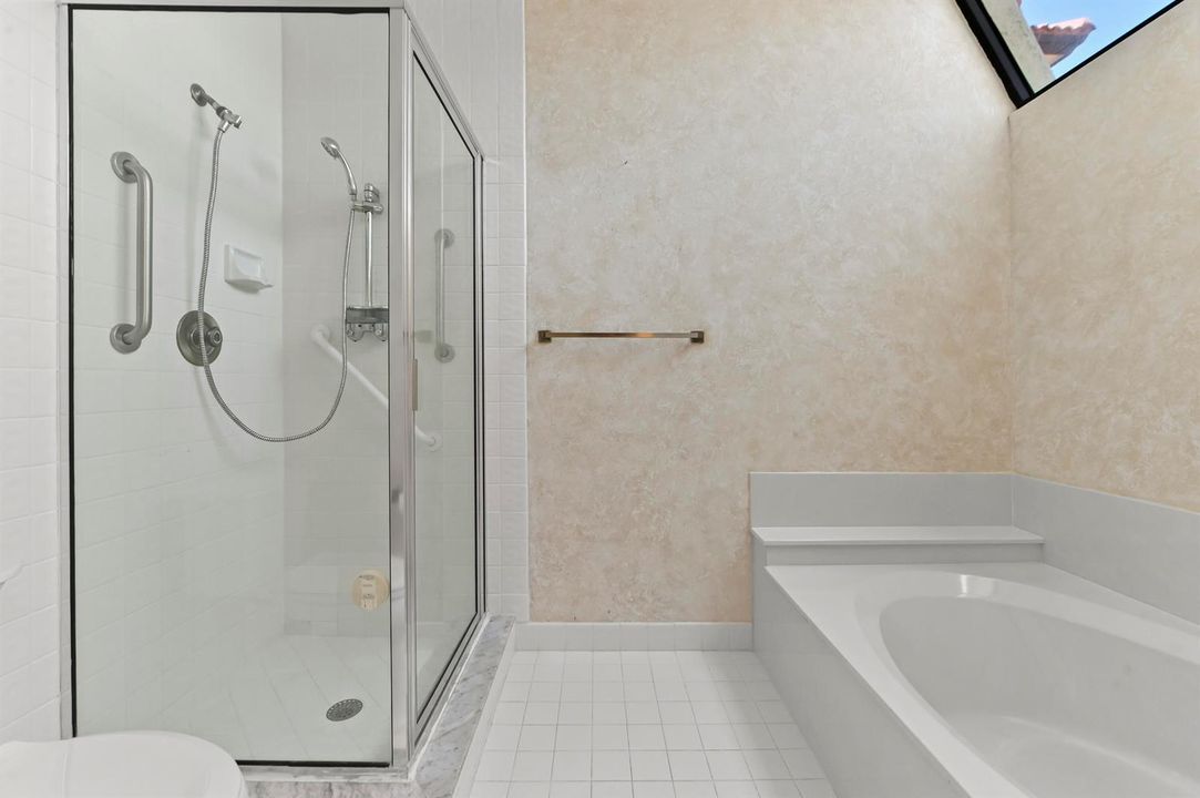 24 Bathroom 03