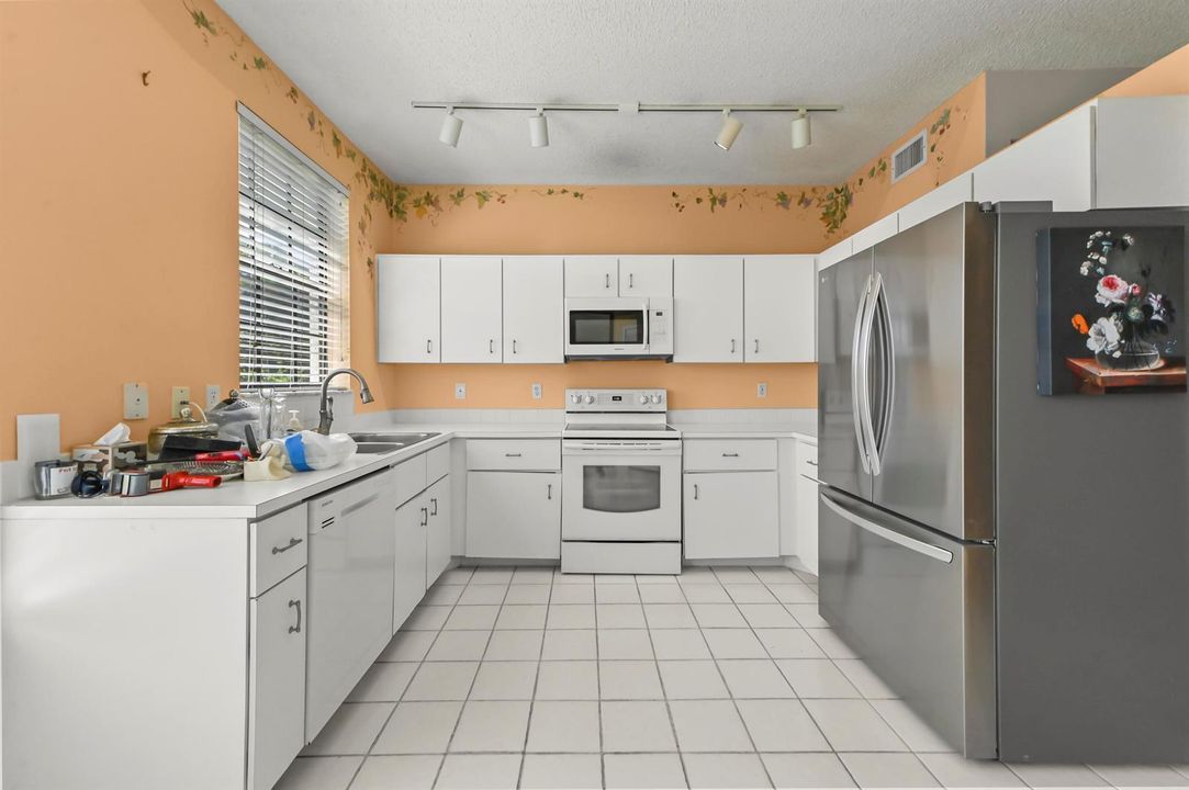 14 Kitchen 02
