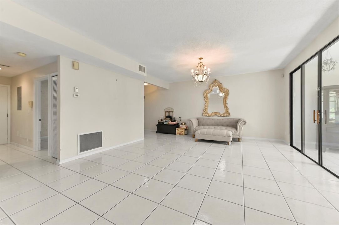 09 Living Room 04
