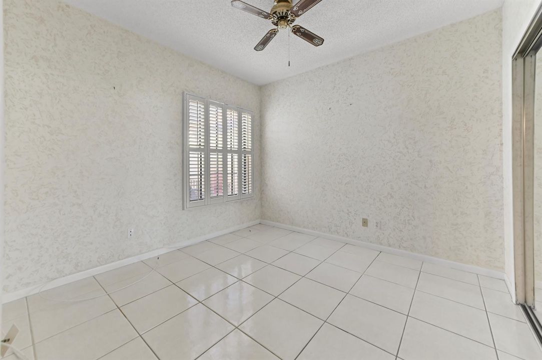 17 Bedroom 01