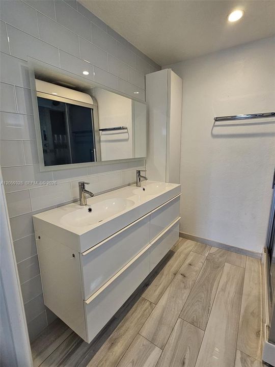 На продажу: $439,999 (2 спален, 2 ванн, 1270 Квадратных фут)