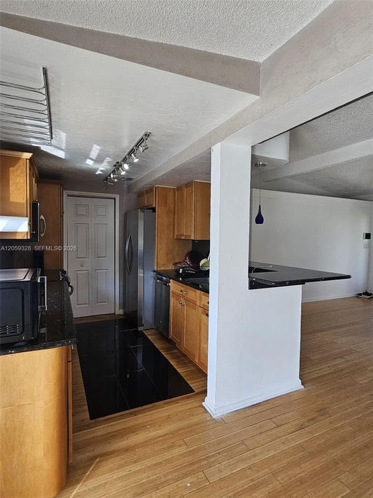 На продажу: $439,999 (2 спален, 2 ванн, 1270 Квадратных фут)