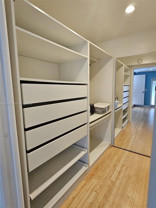 На продажу: $439,999 (2 спален, 2 ванн, 1270 Квадратных фут)