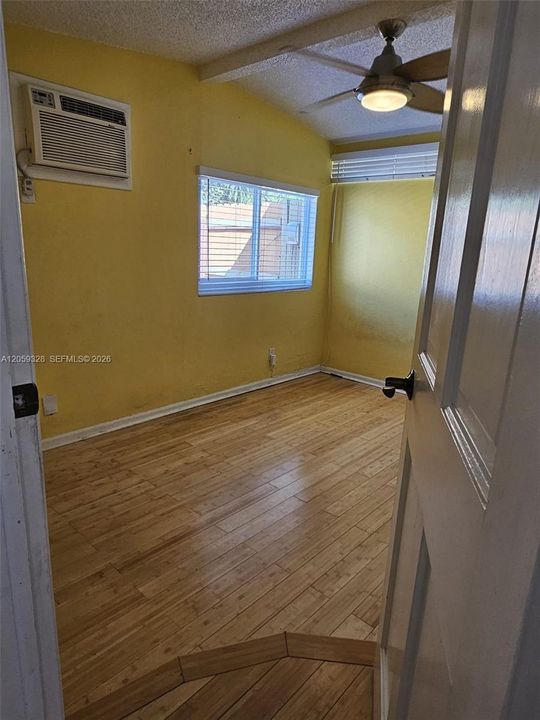 На продажу: $439,999 (2 спален, 2 ванн, 1270 Квадратных фут)